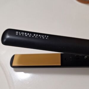 Global Beauty Hair Straightener Black and Gold